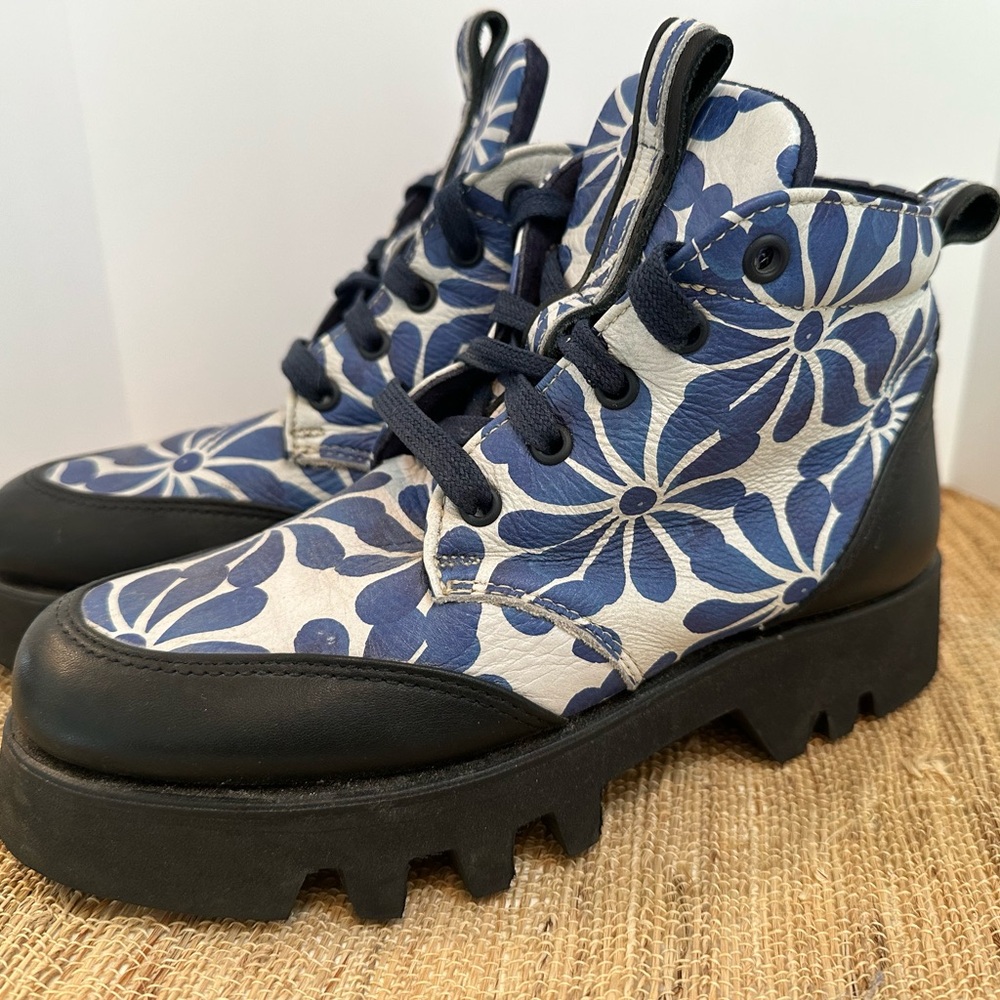 SHINDIGS womens 7 DAISY BOOTS Hand Made in Maine USA Leather